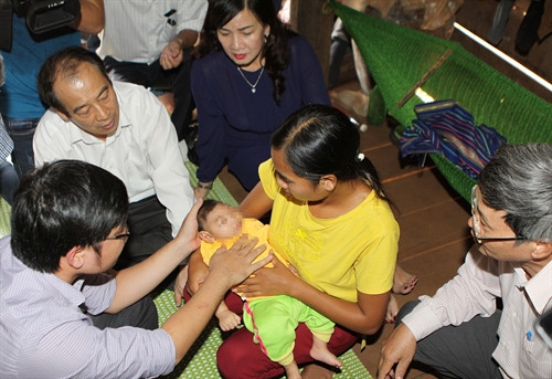 Bộ Y tế thông báo: Trường hợp trẻ mắc chứng đầu nhỏ có nhiều khả năng nghi liên quan đến vi rút Zika đầu tiên tại Việt Nam