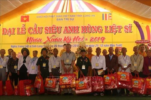 Long An tổ chức lễ cầu siêu cho các Anh hùng liệt sĩ và tri ân gia đình chính sách