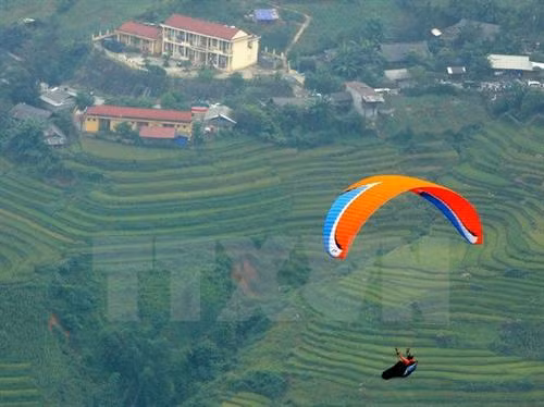Khảo sát hai điểm bay dù lượn mới tại đỉnh đèo Khau Phạ và khu vực đồi mâm xôi, Yên Bái
