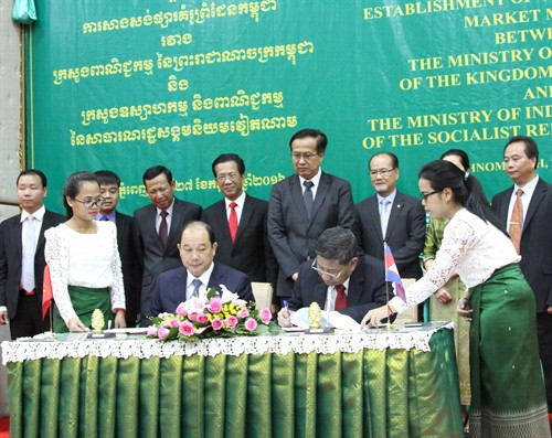 Ký kết biên bản ghi nhớ triển khai Dự án “Chợ kiểu mẫu biên Campuchia”