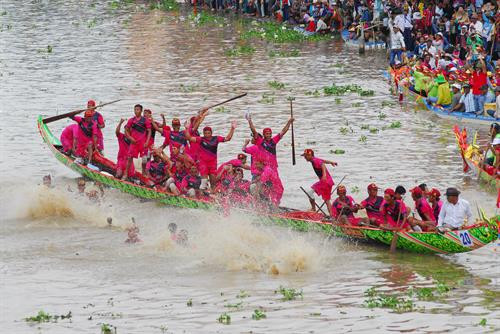 Bế mạc giải đua ghe Ngo nhân Ngày hội của đồng bào Khmer Nam bộ