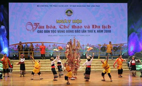 Trình diễn các nghi lễ sinh hoạt văn hóa, lễ hội truyền thống tiêu biểu các dân tộc vùng Đông Bắc