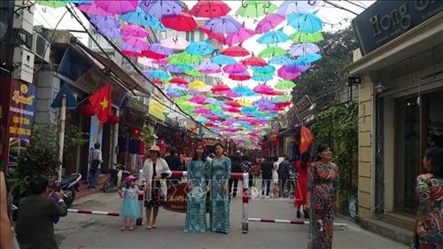 Du lịch làng nghề Hà Nội - tiềm năng còn “ngủ yên”
