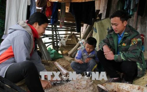 Bí thư đoàn Thào A Lo thiết thực cải thiện môi trường sống