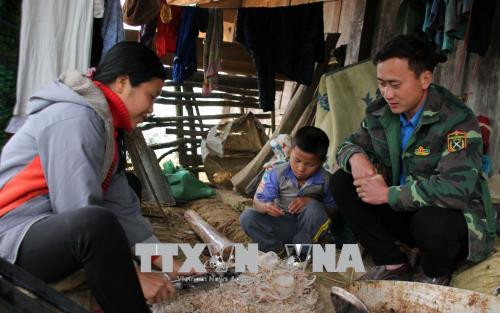 Bí thư đoàn Thào A Lo thiết thực cải thiện môi trường sống