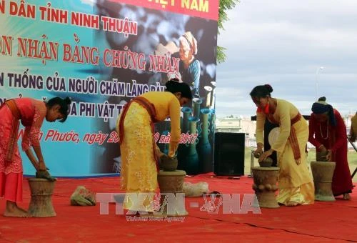 Bảo tồn di sản nghệ thuật làm gốm truyền thống của người Chăm