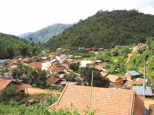 Đăk Glei nỗ lực chăm lo đời sống đồng bào dân tộc