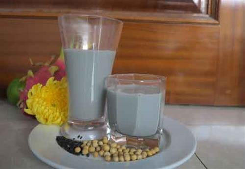Làm sữa mè đen thơm ngon bổ dưỡng cho cả nhà
