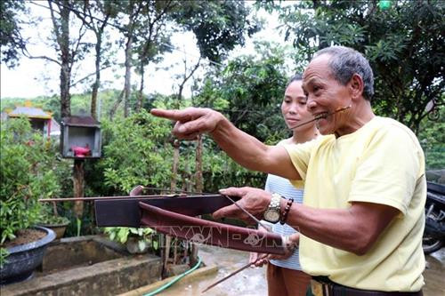 Người giữ bí quyết làm cây nỏ truyền thống của đồng bào vùng cao A Lưới