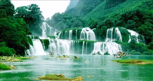 Vẻ đẹp kỳ vĩ của thác Bản Giốc