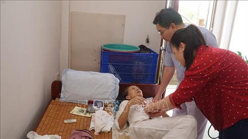 Khám bệnh tại nhà - xoa dịu những cơn đau, nâng đỡ tinh thần cho bệnh nhân ung thư