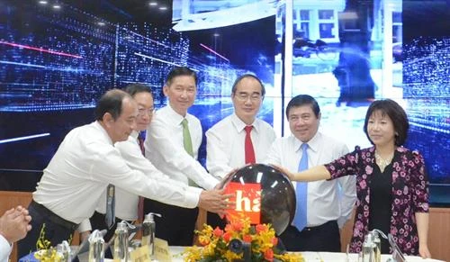 Ra mắt mô hình Trung tâm điều hành y tế thông minh và Trung tâm điều hành giáo dục thông minh