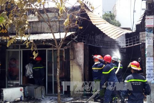 Bất cẩn trong hàn xì khiến cửa hàng điện lạnh bị thiêu rụi