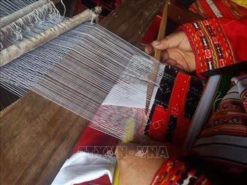 Bảo tồn nghề dệt thổ cẩm của người Pà Thẻn