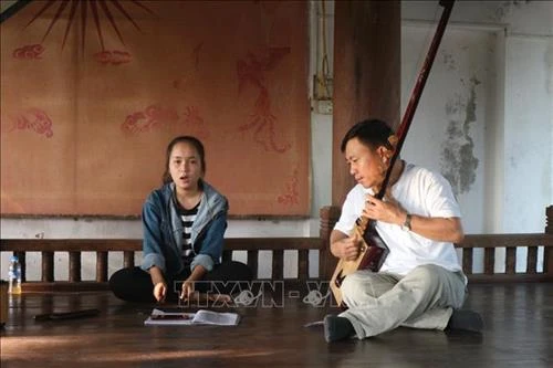  Những "nốt lặng" trên chiếu ca trù