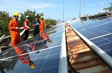 “Cú hích” cho điện mặt trời áp mái