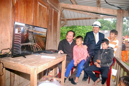 Điện đã về với bản