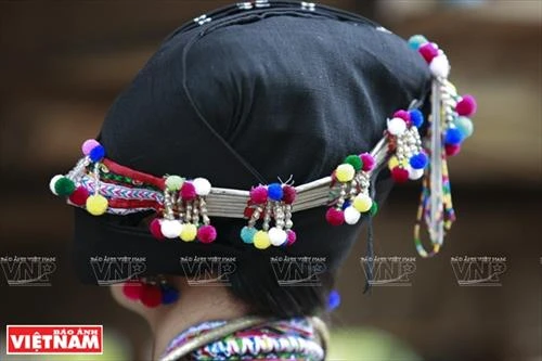 Người Lự và nét thời trang hiện đại trong trang phục truyền thống