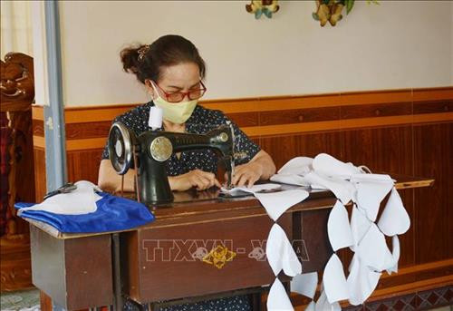Phụ nữ Đắk Lắk thiết thực góp phần phòng, chống dịch COVID-19