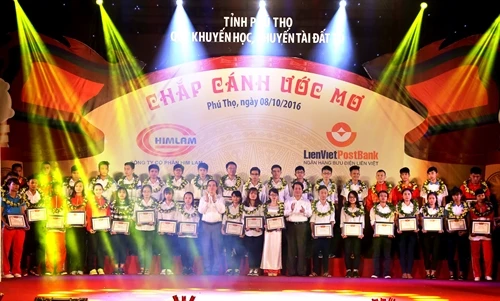 Vinh danh khuyến học, khuyến tài Đất Tổ năm 2016