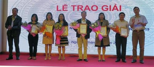 Kịp thời phản ánh và nhân rộng mô hình, gương điển hình xây dựng nông thôn mới
