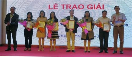 Kịp thời phản ánh và nhân rộng mô hình, gương điển hình xây dựng nông thôn mới