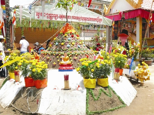 Lễ đắp núi của người Khmer