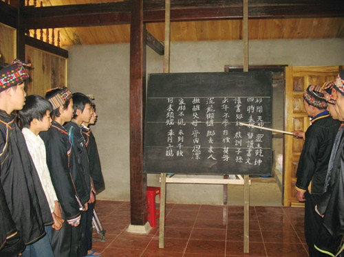 Ngôn ngữ dân tộc thiểu số đang mai một
