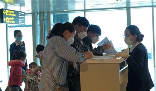 Dịch COVID-19: Tiếp tục thực hiện nghiêm cách ly y tế với người nhập cảnh từ các vùng dịch