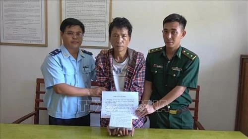 Bắt đối tượng Lò Văn Sáng giấu ma túy trong lọc gió xe máy mang từ Lào qua Việt Nam