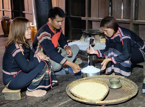 Nồng nàn rượu cần Ban Mê