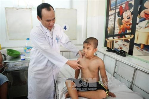 Cảnh báo gia tăng bệnh lõm ngực ở trẻ em