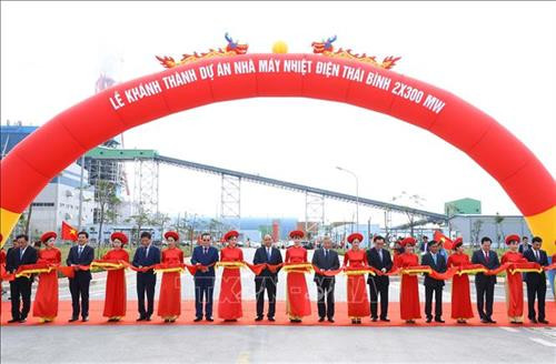 Thủ tướng Nguyễn Xuân Phúc cắt băng khánh thành Nhà máy Nhiệt điện Thái Bình