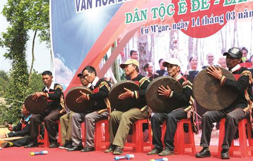 Đậm đà bản săc ngày hội văn hóa truyền thống dân tộc Ê đê