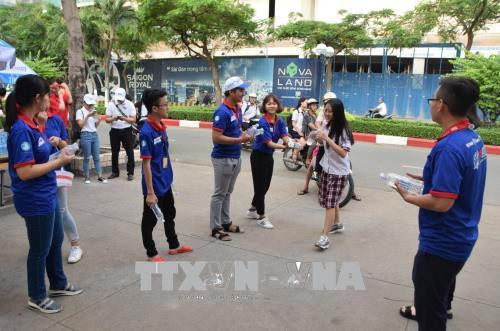 Những sinh viên tình nguyện đồng hành cùng thí sinh