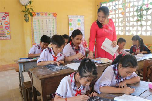 Lòng yêu trẻ, bám trường vùng biên của cô giáo Phạm Thị Tố Vui