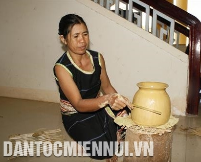 Nghề gốm truyền thống của người Bahnar ở Kon Rẫy