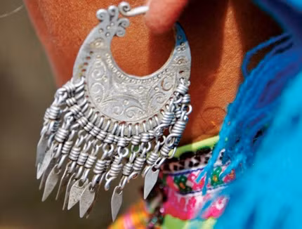 Hoa tai độc đáo của người Mông