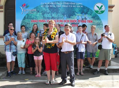 Vĩnh Long đón du khách quốc tế đầu tiên trong năm 2018