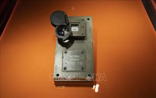 Kỷ lục đấu giá đá Mặt Trăng vô cùng quý hiếm