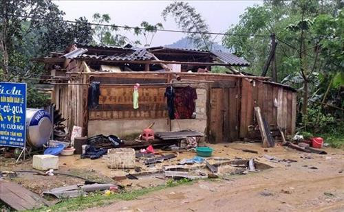 Hàng trăm hộ dân tại Lạng Sơn bị tốc mái nhà do tố lốc
