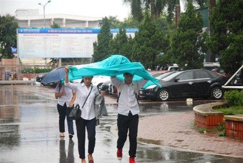 Nhiều khu vực mưa dông trong ngày thi đầu tiên