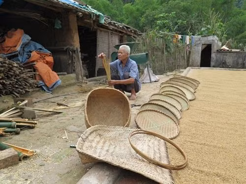 Khôi phục nghề đan lát truyền thống, giúp đồng bào dân tộc nâng cao thu nhập