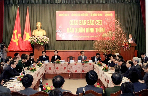 Giao ban báo chí Xuân Bính Thân 2016
