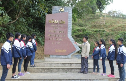 Ngọn lửa Nặm Lìn mãi tỏa sáng