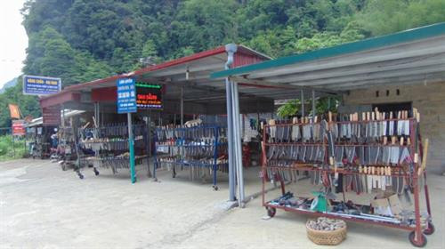 Độc đáo làng nghề Phúc Sen – nơi người dân sống bằng nghề làm dao