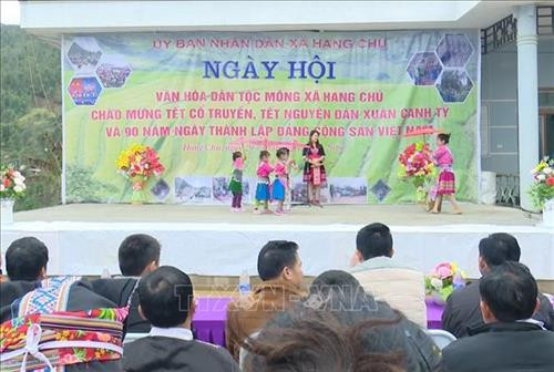 Đồng bào dân tộc Mông ở vùng cao Sơn La vui đón Tết truyền thống