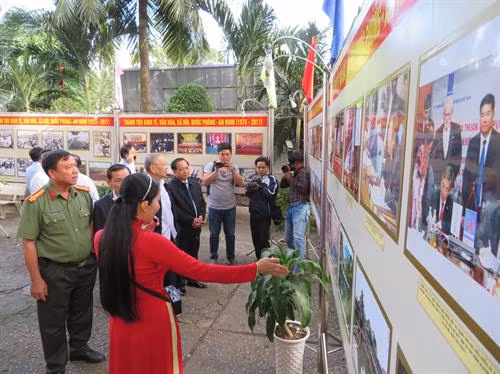 Trưng bày chuyên đề “50 năm – Nhớ mãi Mùa Xuân 1968” và triển lãm ảnh “Thành tựu kinh tế, văn hóa, xã hội, quốc phòng an ninh”