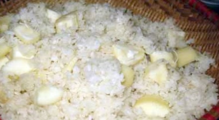 Xôi sắn, món ăn quen thuộc của người Dao