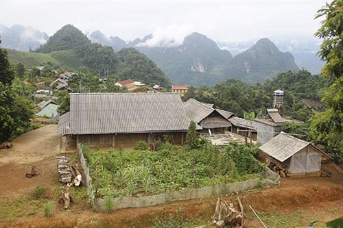 No ấm bản người Mông Phiêng Ban